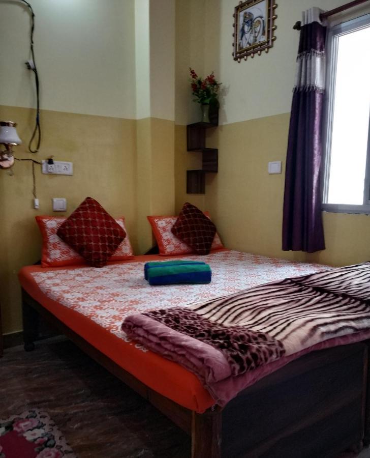 Azure Family Paying Guest House Varanasi Rum bild