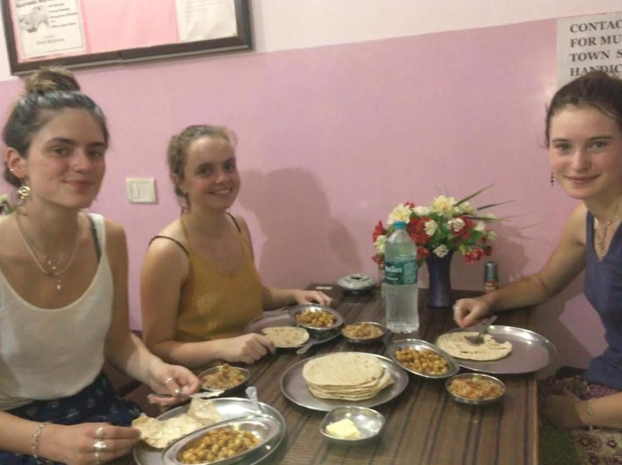 Azure Family Paying Guest House Varanasi Exteriör bild